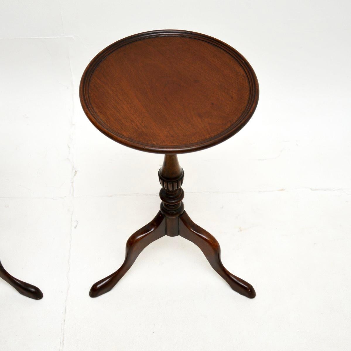 Britannique Paire de tables à vin anciennes de style géorgien en vente