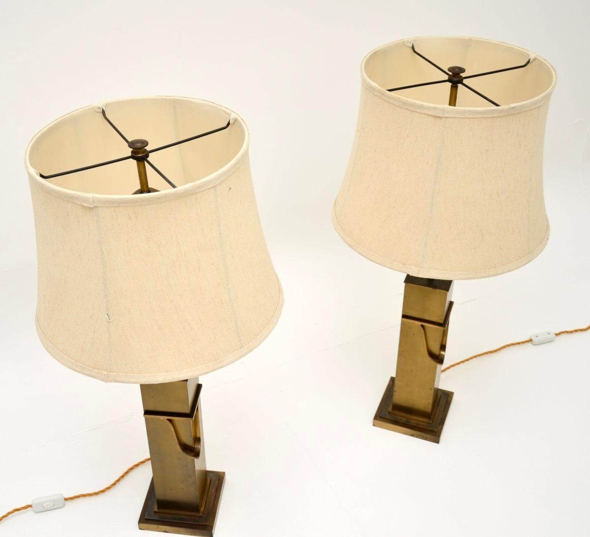 Mid-Century Modern Paire de lampes de table en laiton français vintage en vente
