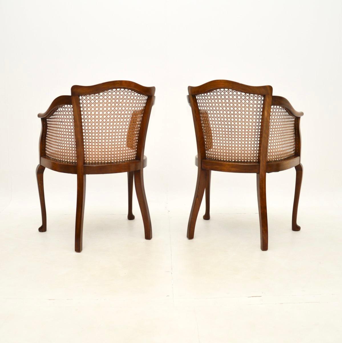 Paar antike Edwardianische Nussbaum-Sessel mit Rohrrücken im Zustand „Gut“ im Angebot in London, GB