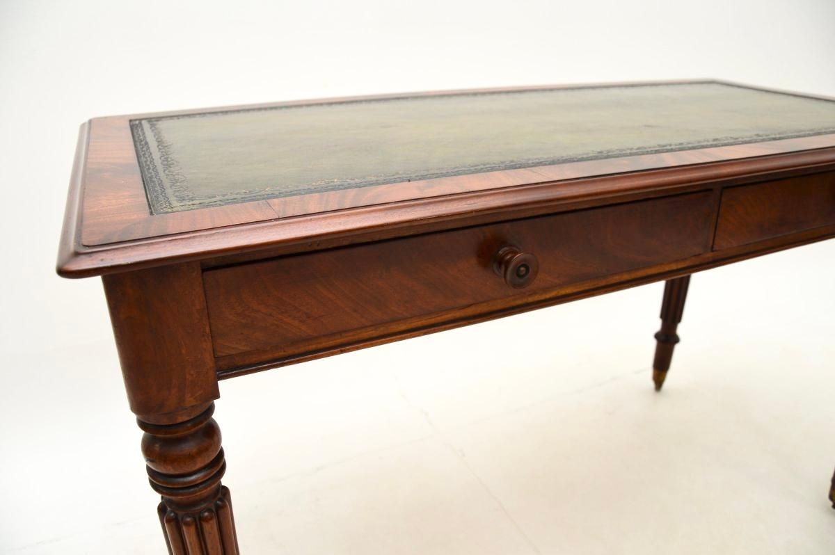 Ancien bureau victorien à dessus en cuir en vente 1