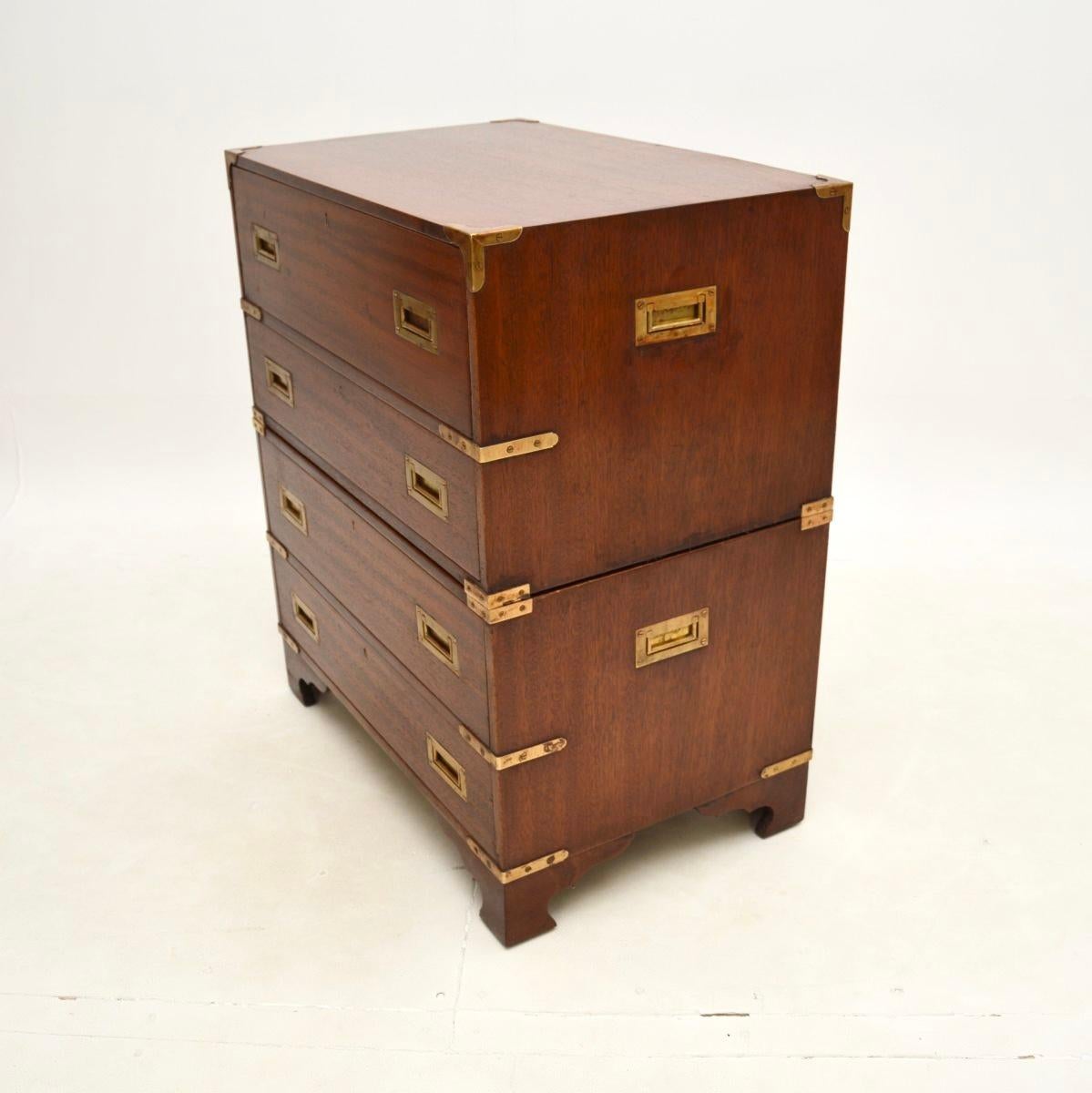 Britannique Ancienne commode de style militaire de campagne en vente