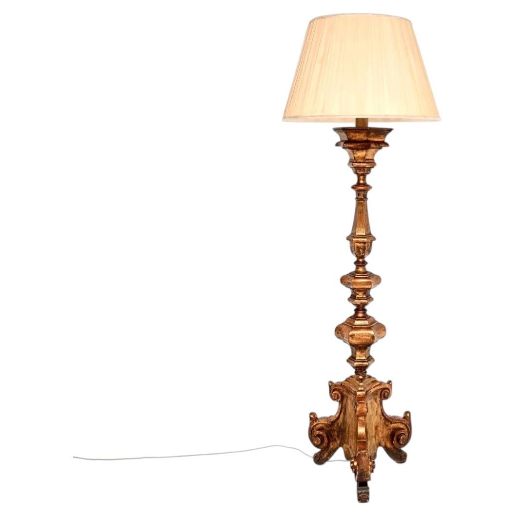 Lámpara de pie antigua de madera dorada, estilo Renacimiento italiano