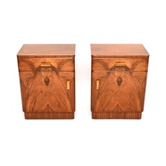 Paire de tables de chevet Art Déco en noyer sculpté