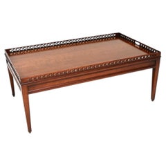 Table basse ancienne de style géorgien