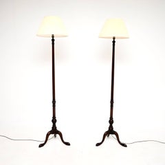 Ein Paar antike Stehlampen im Chippendale-Stil