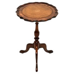 Table à vin ancienne de style géorgien, en noyer burlé avec plateau en cuir