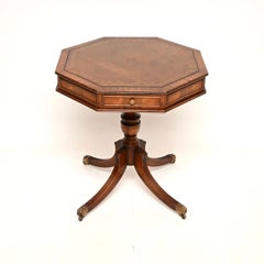Ancienne table à tambour en cuir de style Régence