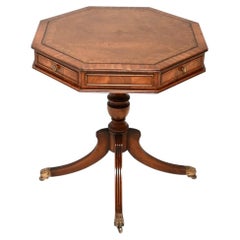 Ancienne table à tambour en cuir de style Régence