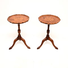 Paire de tables à vin anciennes de style géorgien en bois d'if marqueté