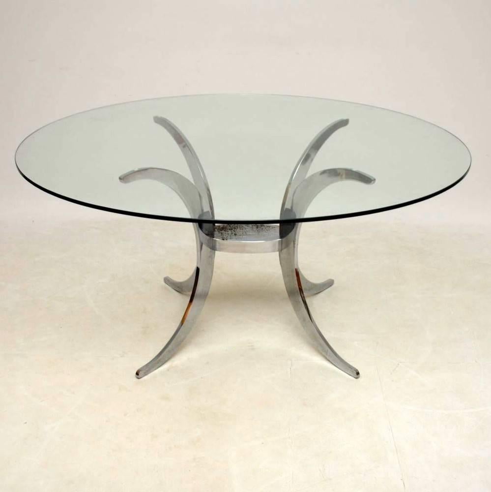 A stunning and exceedingly rare dining suite, this was designed by Boris Tabacoff and made by Mobilier Modulaire Moderne in France during the 1970s. At the moment the glass top needs to be replaced due to some large chips on the edges, and the