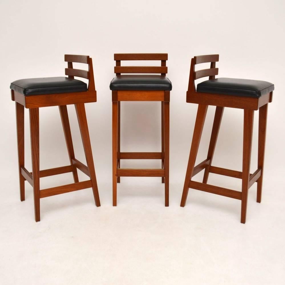 Set of Three Danish Teak Bar Stools by Erik Buch for Dyrlund, Vintage, 1960s In Excellent Condition In London, GB