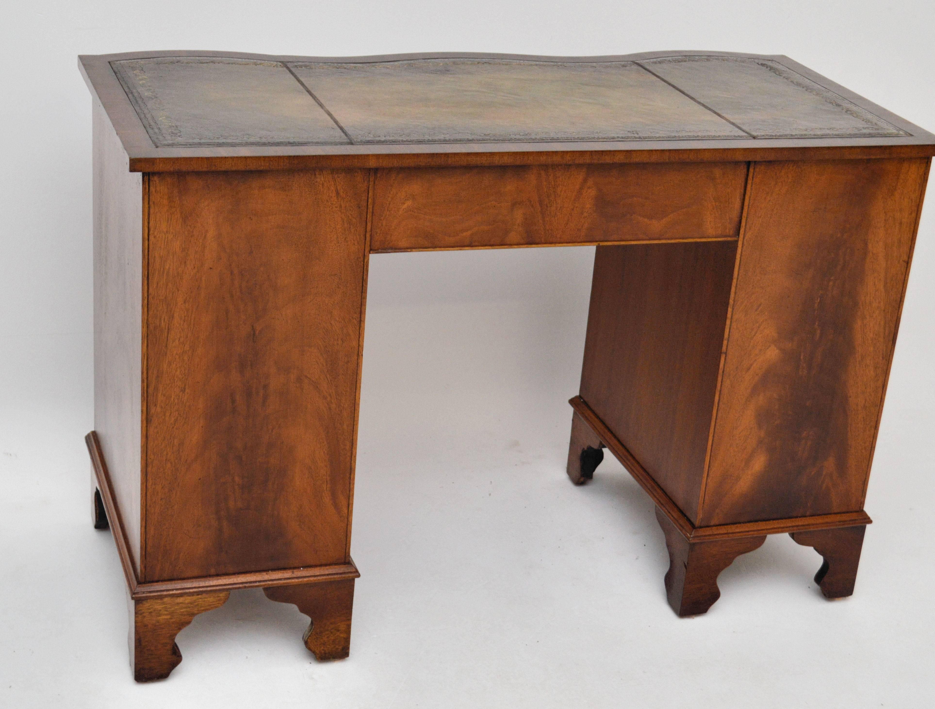 Antique Georgian Style Flame Mahogany Leather Top Desk 2