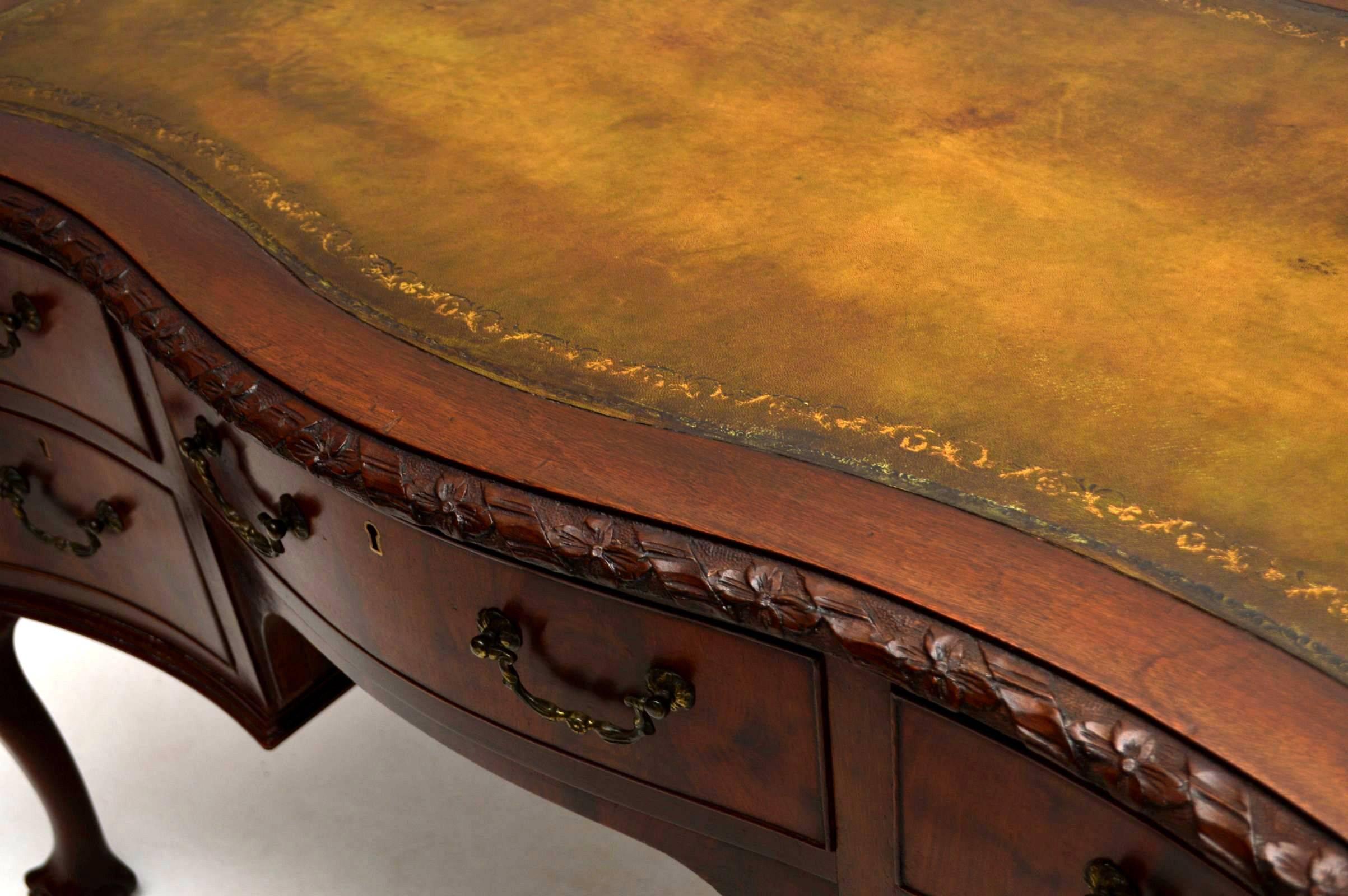 Antique Carved Mahogany Leather Top Desk In Excellent Condition In London, GB