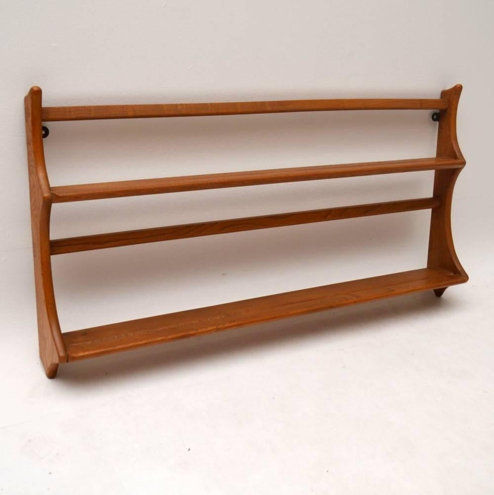 Pair of Retro Solid Elm Hanging Bookshelves or Plate Racks by Ercol Vintage In Excellent Condition In London, GB