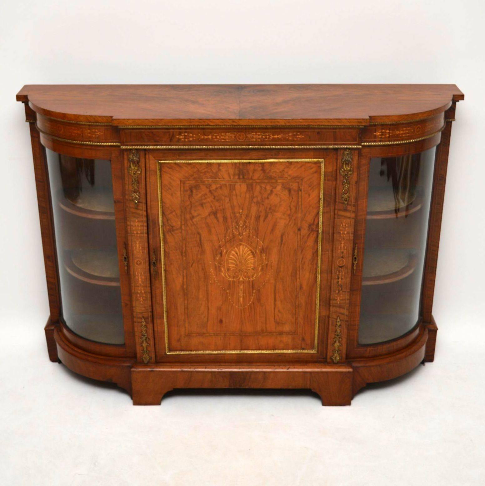Antique Victorian figured walnut credenza in good original condition, with fine inlays and gilt bronze mounts. There are a lot of fine inlays all along the top, down the front sides and loads more on the central panelled door. There are two gilt