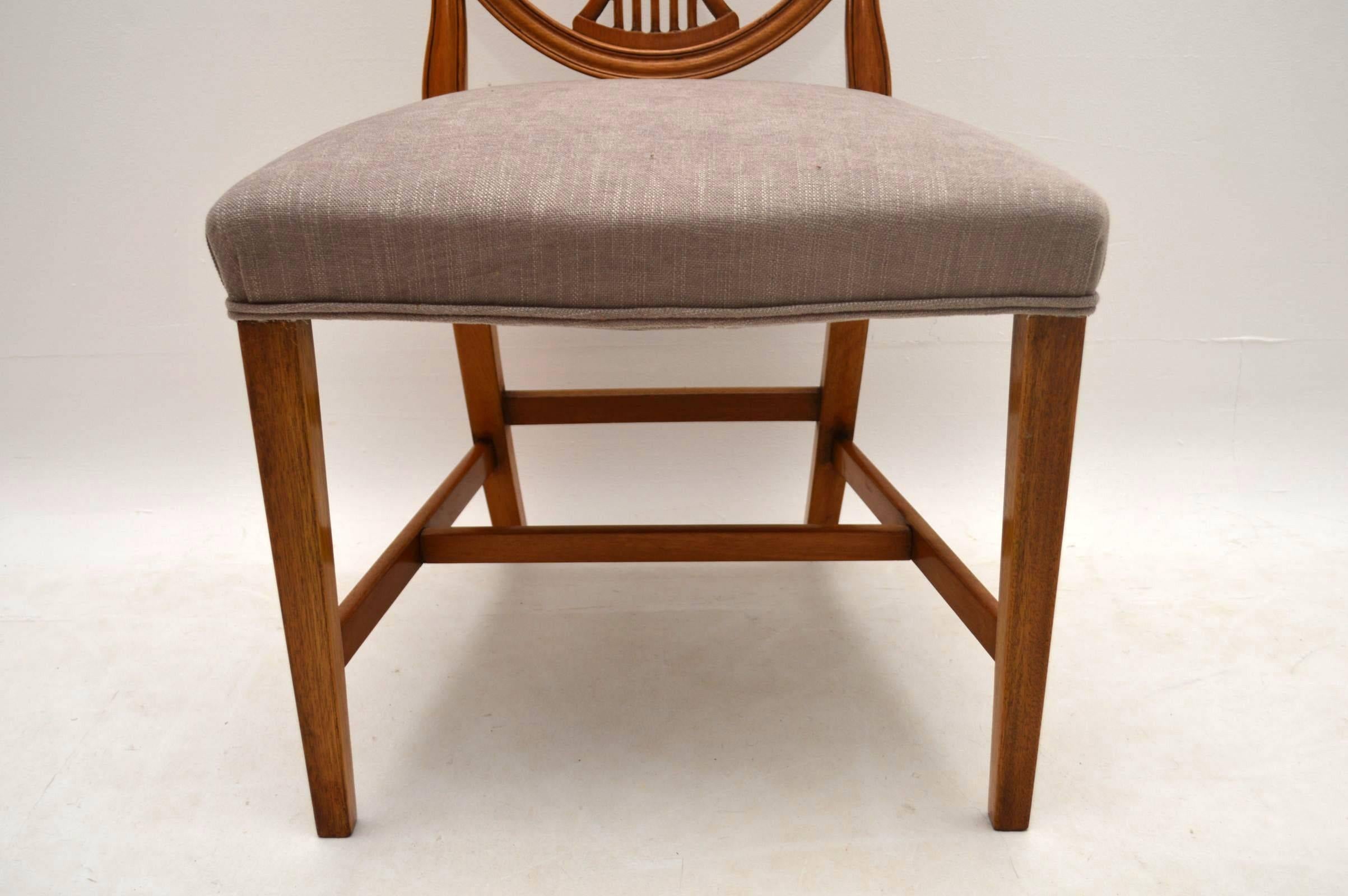 Set of Ten Antique Mahogany Shield Back Dining Chairs In Excellent Condition In London, GB
