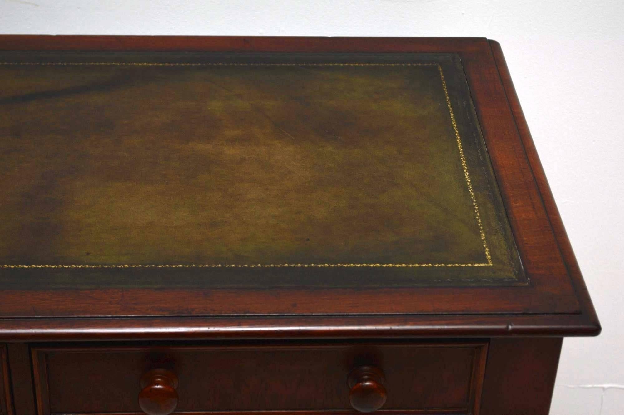 Antique Victorian Mahogany Leather Top Writing Table Desk In Excellent Condition In London, GB