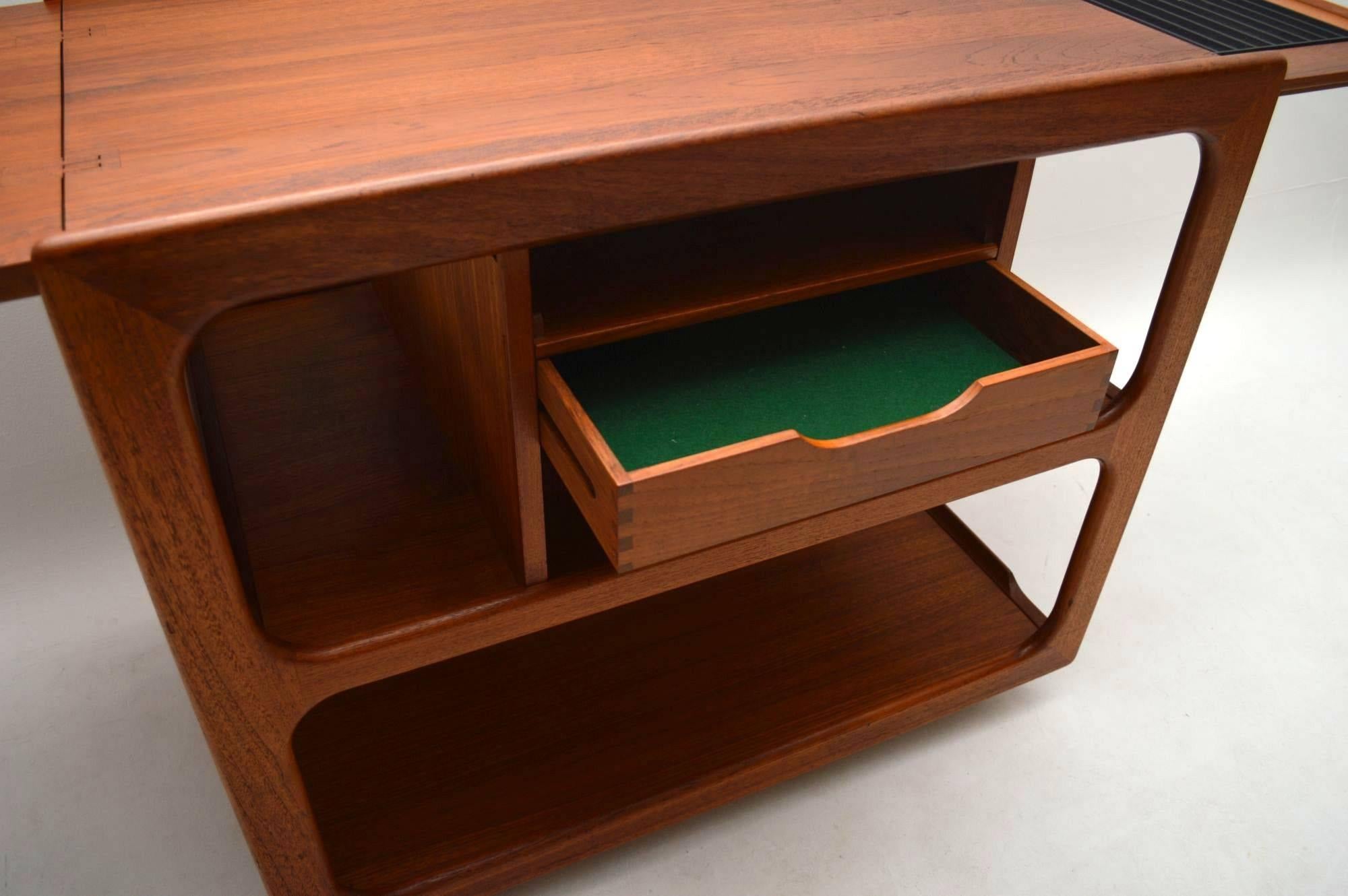 Danish Teak Retro Drinks Trolley Vintage In Excellent Condition In London, GB