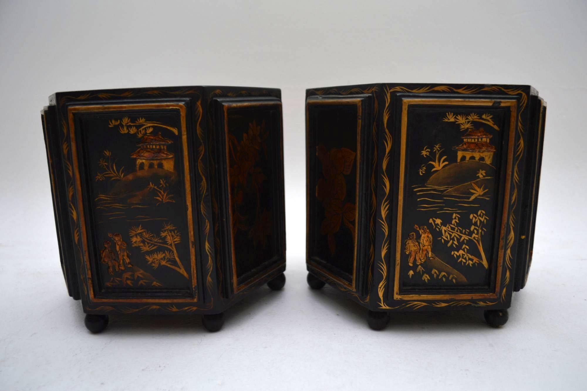 Small Pair of Antique Chinoiserie Plant Pots In Excellent Condition In London, GB