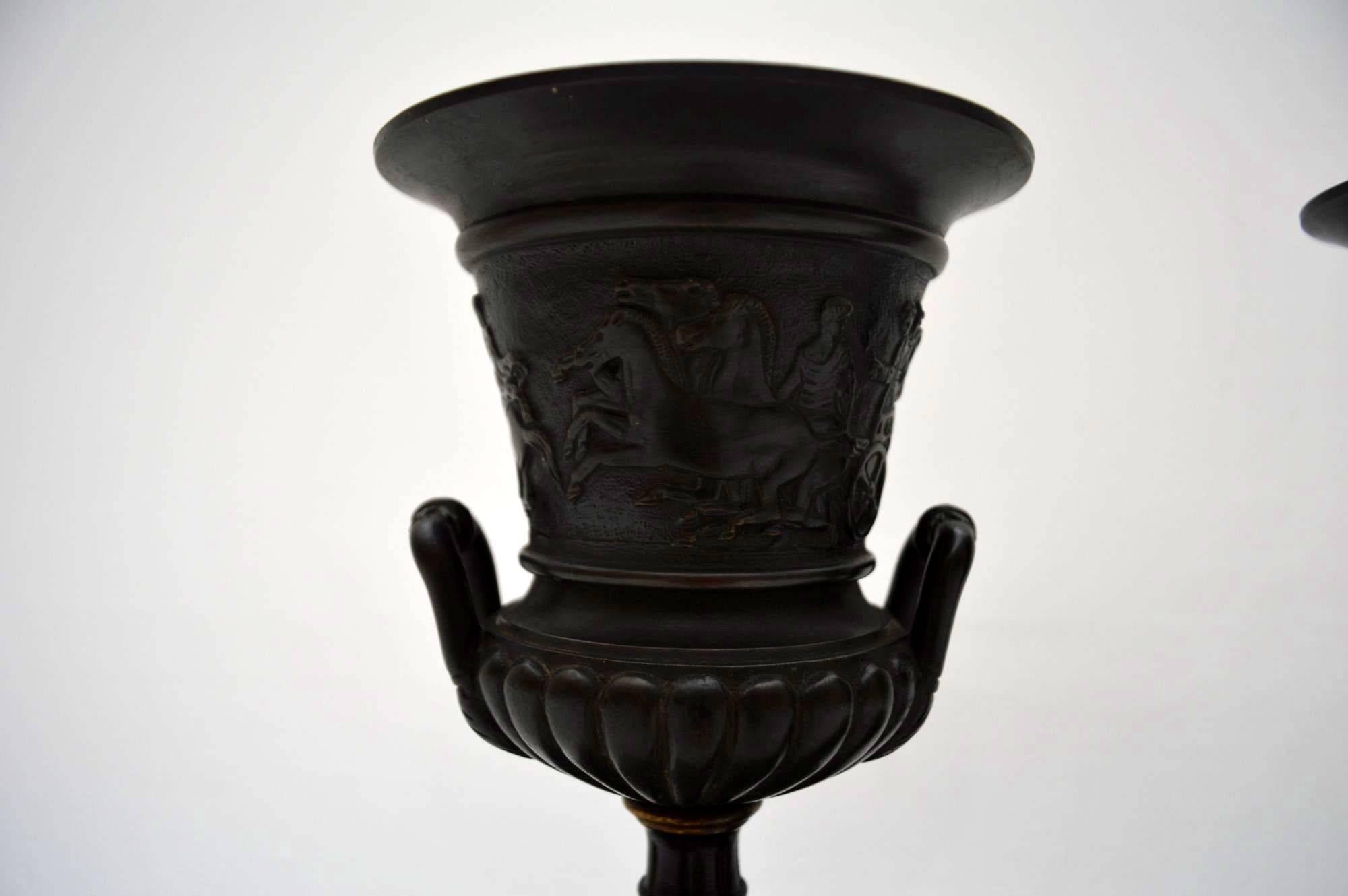 Pair of Antique Neoclassical 19th Century Bronze Urns In Excellent Condition In London, GB