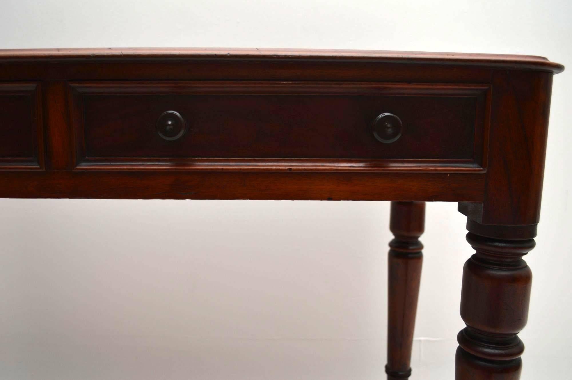 Antique Victorian Mahogany Writing Table or Desk In Excellent Condition In London, GB