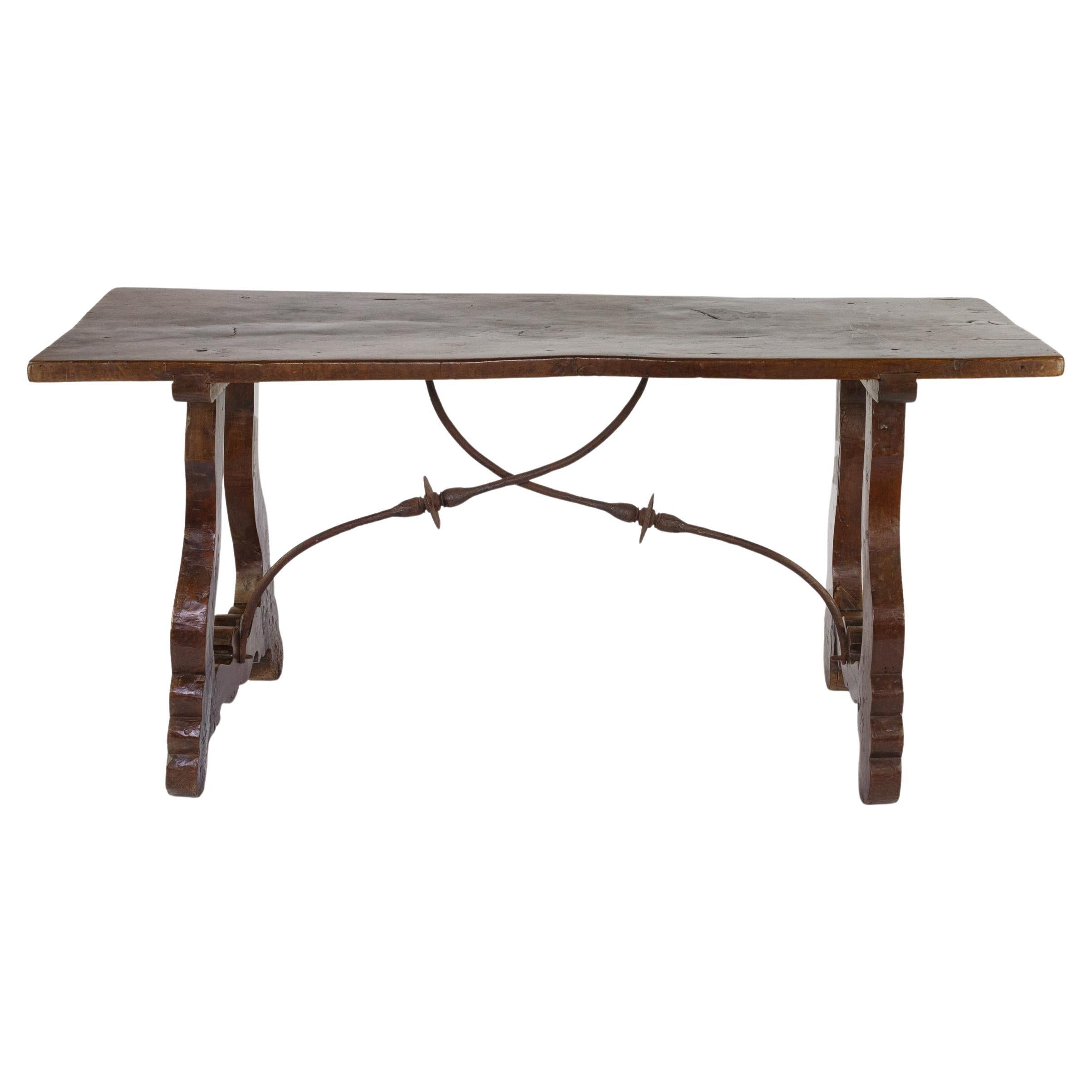 Table espagnole à une planche du début du 19e siècle en vente