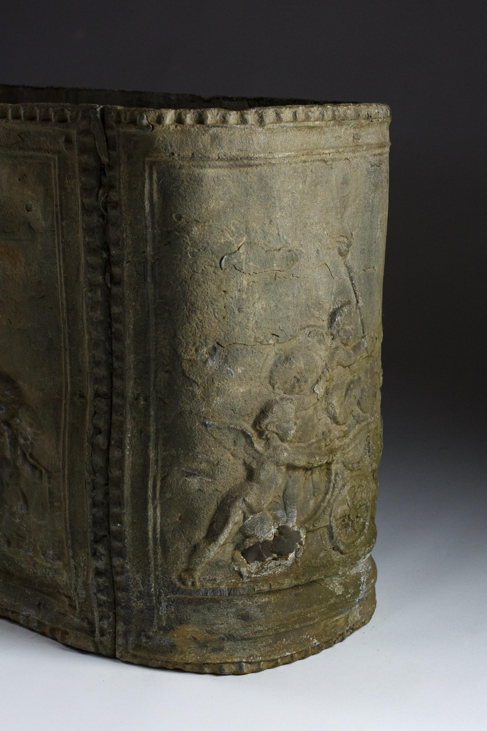 Cisterna inglesa de plomo del siglo XIX en venta 1