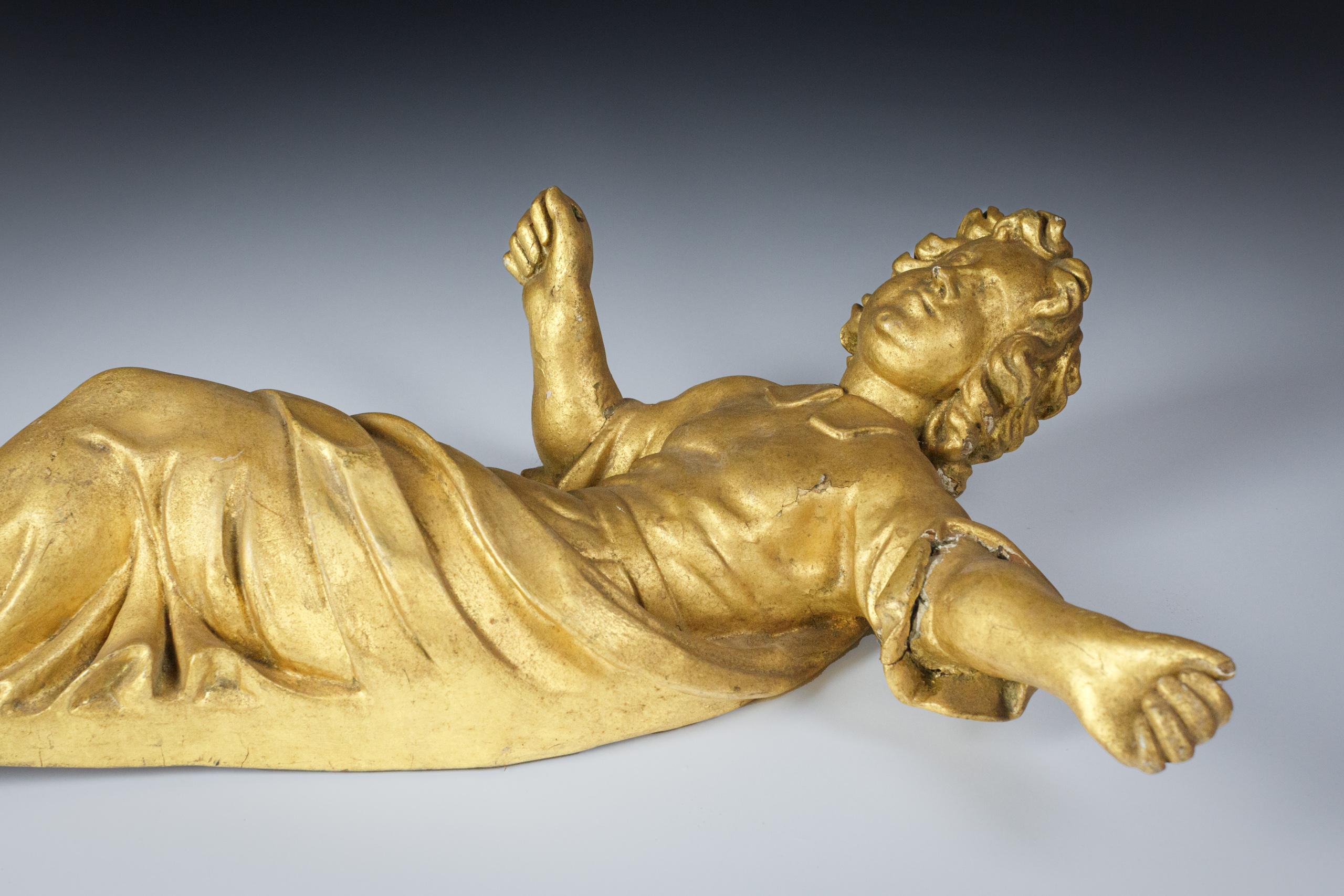 Baroque Grand ange en bois doré sculpté de style baroque de la fin du 18e ou du début du 19e siècle en vente