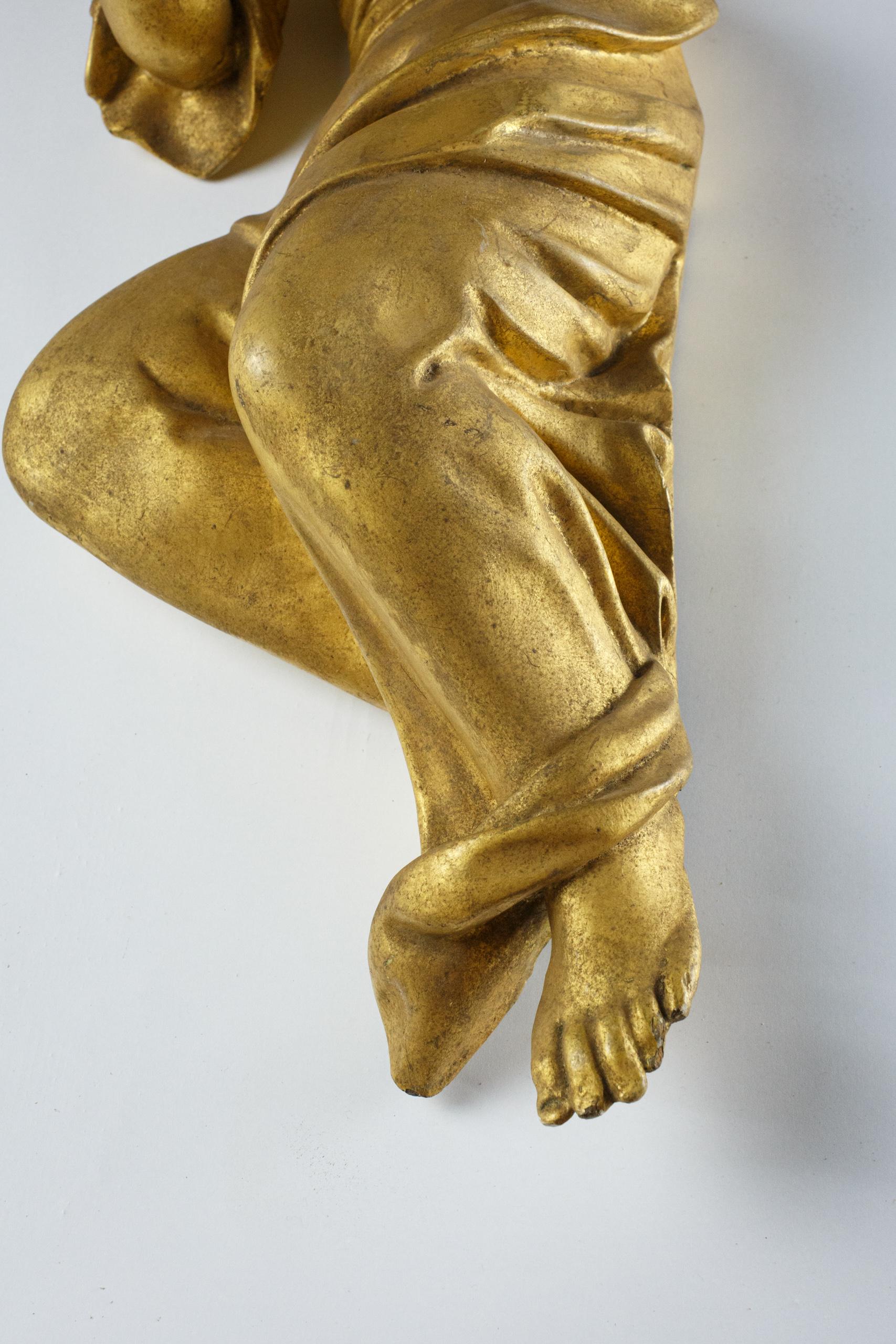 Grand ange en bois doré sculpté de style baroque de la fin du 18e ou du début du 19e siècle en vente 1