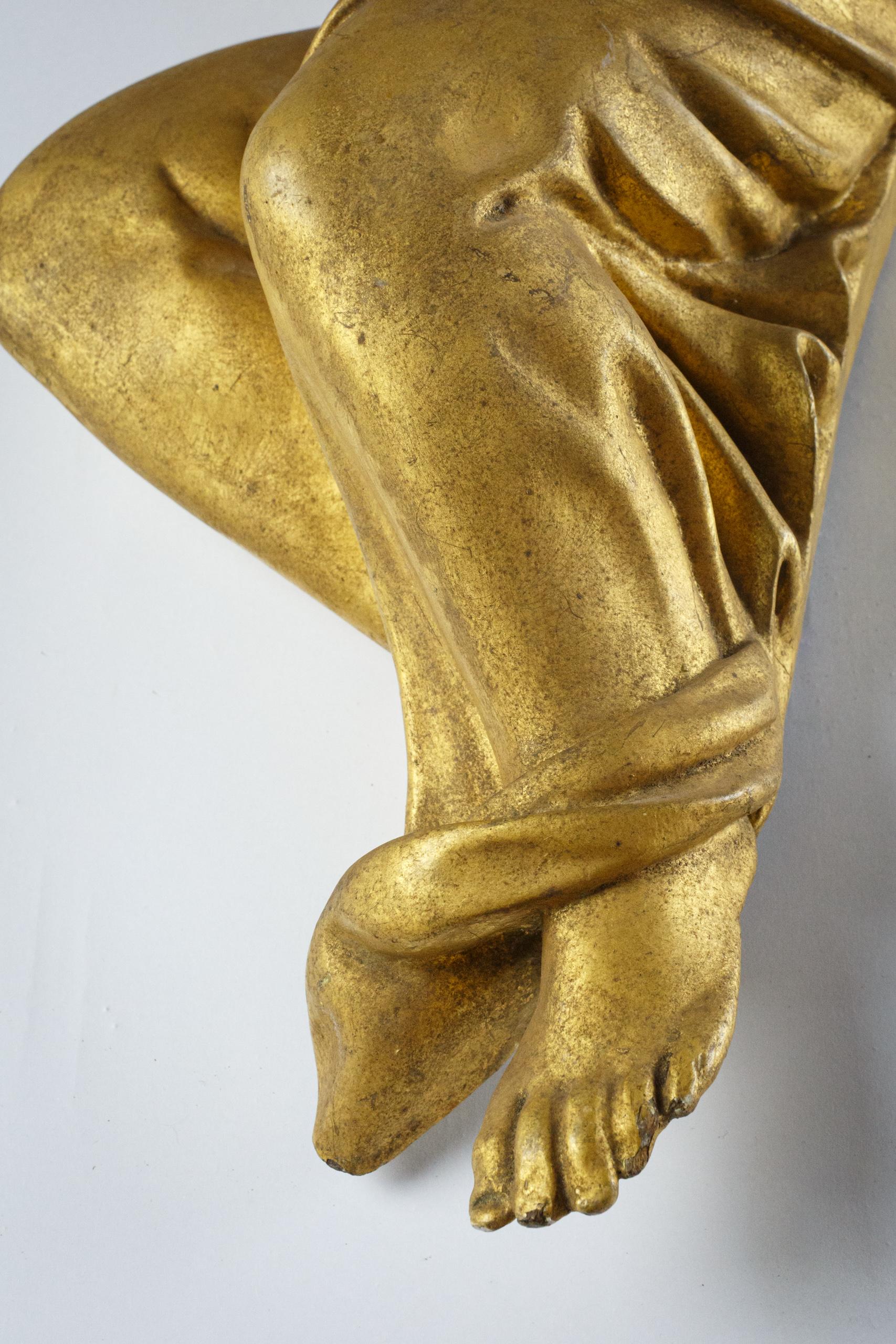 Bois Grand ange en bois doré sculpté de style baroque de la fin du 18e ou du début du 19e siècle en vente