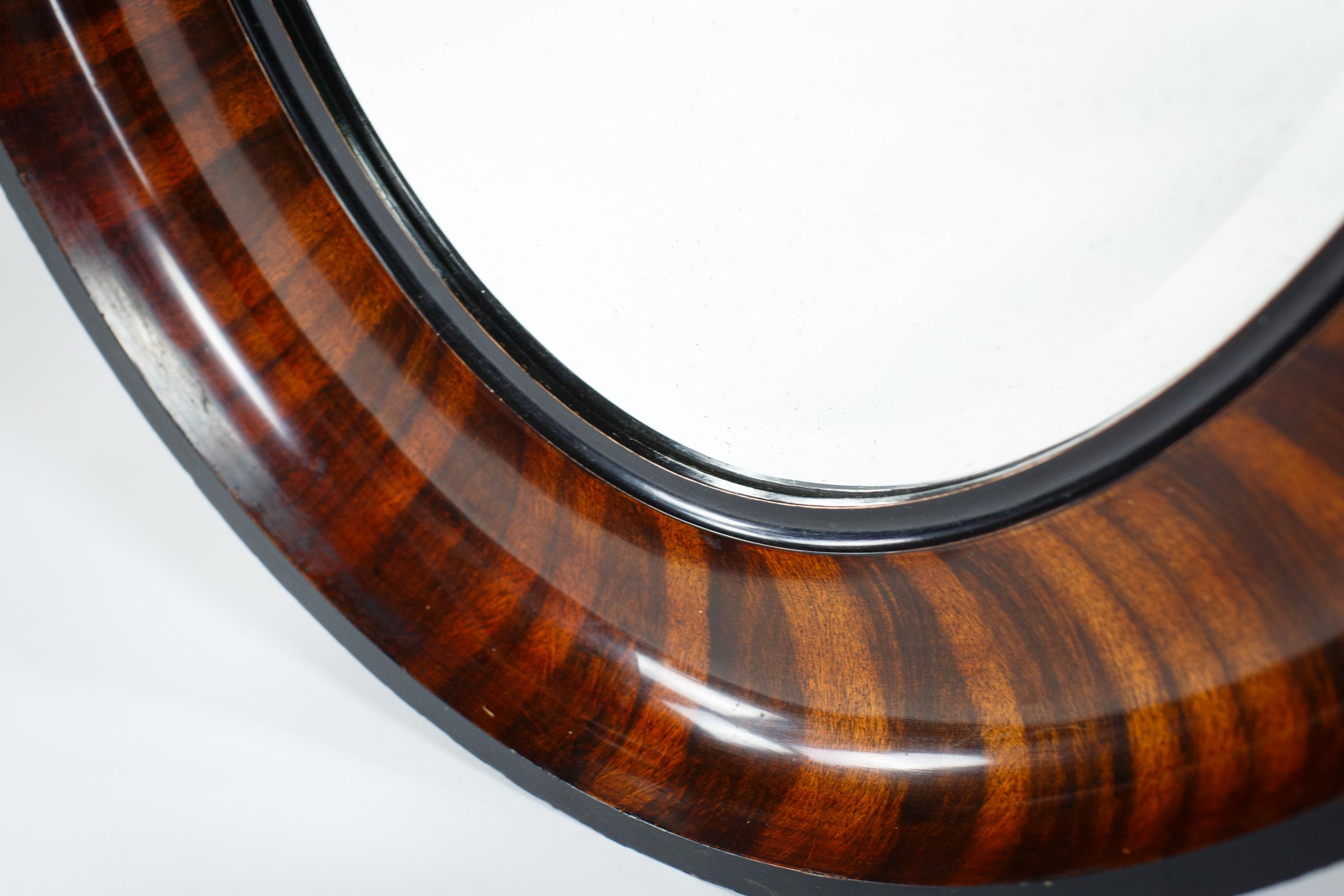 20ième siècle Miroir ovale anglais du début du 20e siècle à l'échelle impressionnante en vente