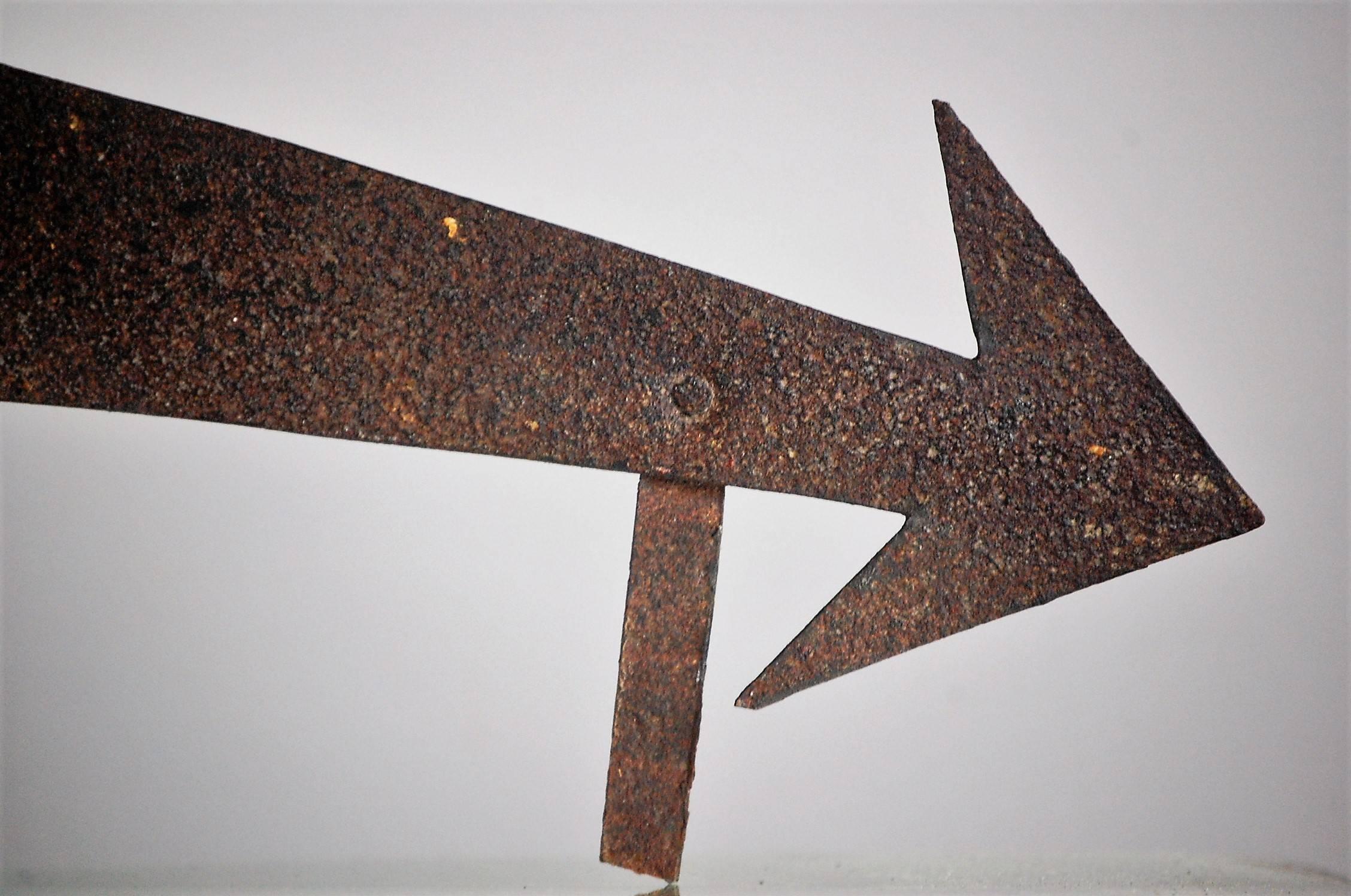 Early 19th Century Sheet Metal Directional Arrow In Good Condition In Pease pottage, West Sussex