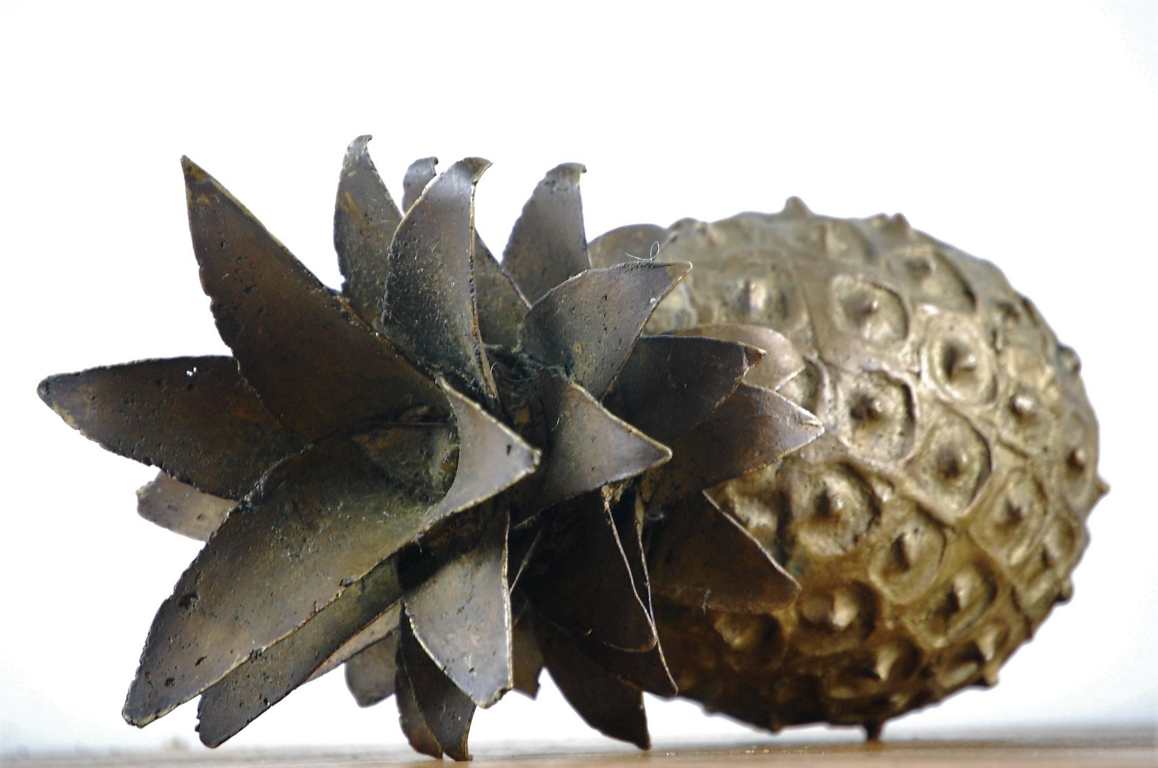 Français Sculpture en bronze en forme d'ananas du milieu du 20e siècle