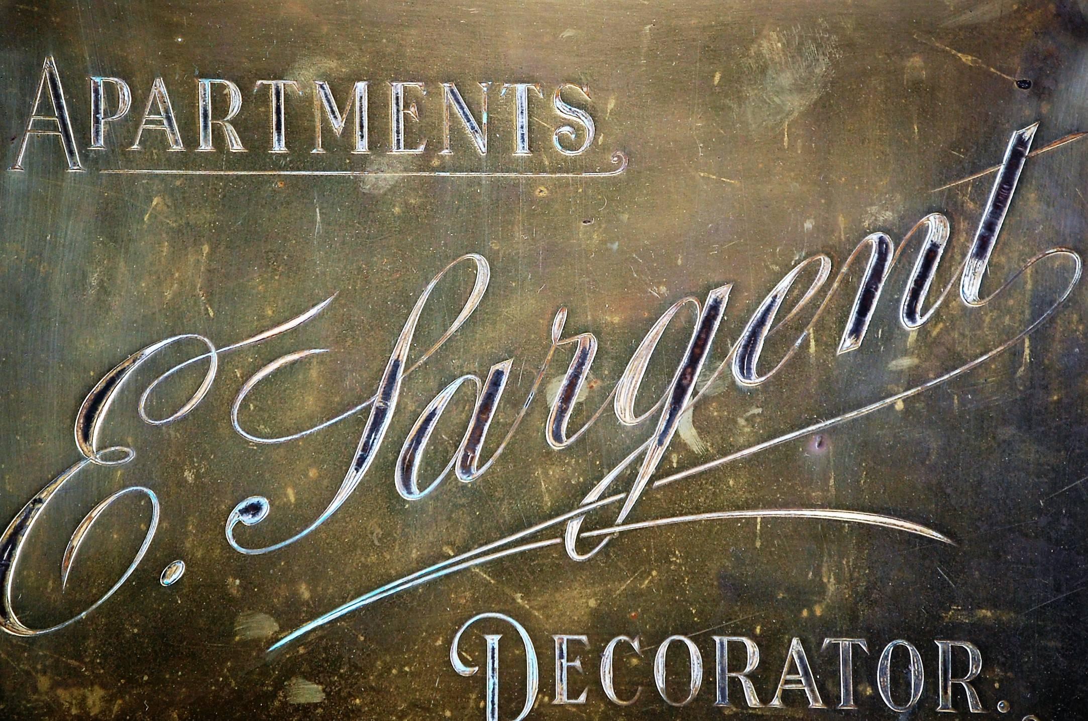 Early 20th Century Brass English Decorator Trade Sign In Good Condition In Pease pottage, West Sussex