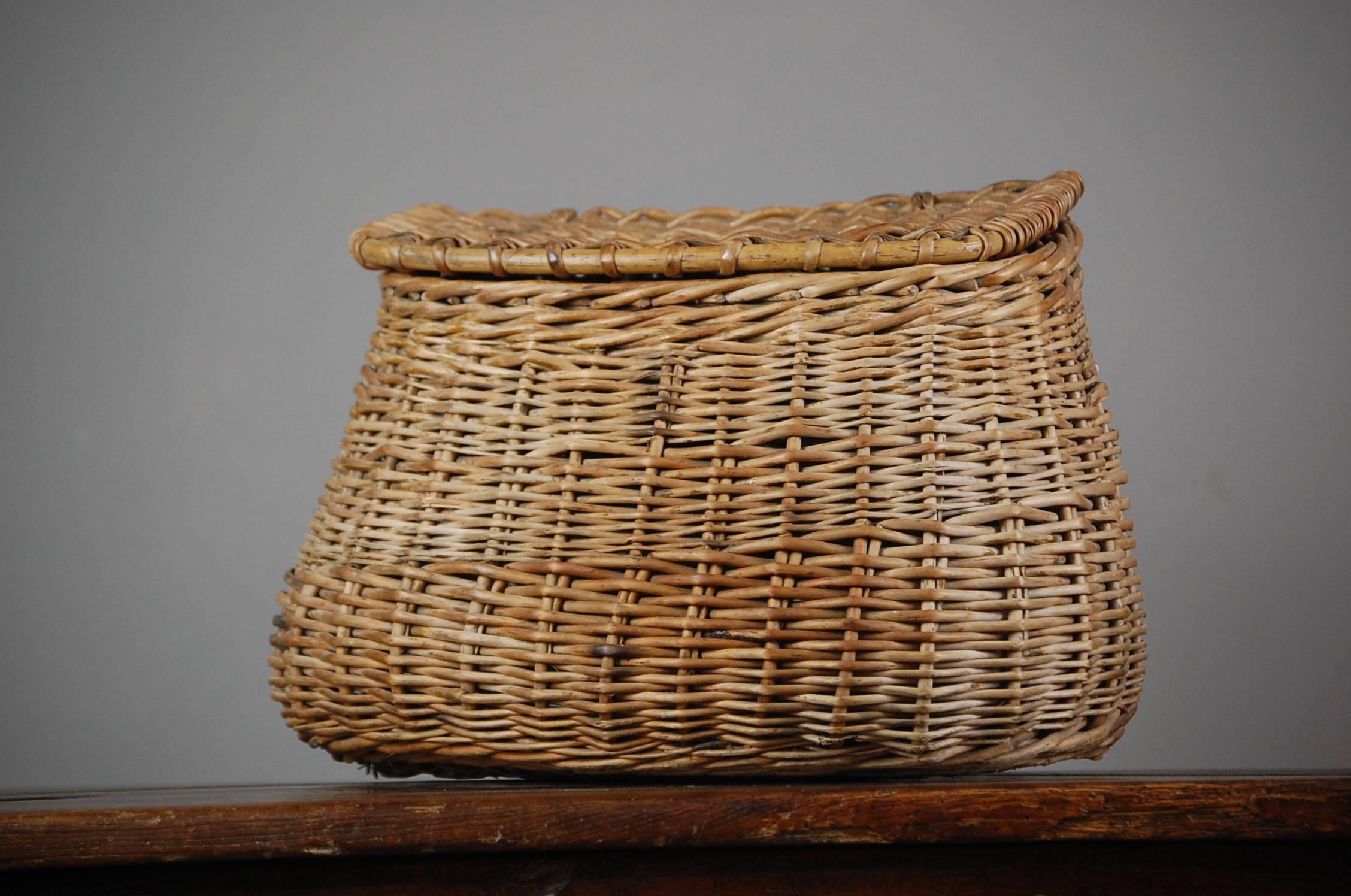 Early 20th Century English Wicker Fisherman Creel In Good Condition In Pease pottage, West Sussex