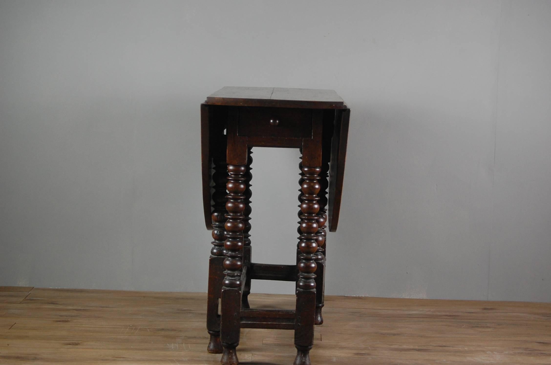 Early 19th Century English Oval Gateleg Table 1
