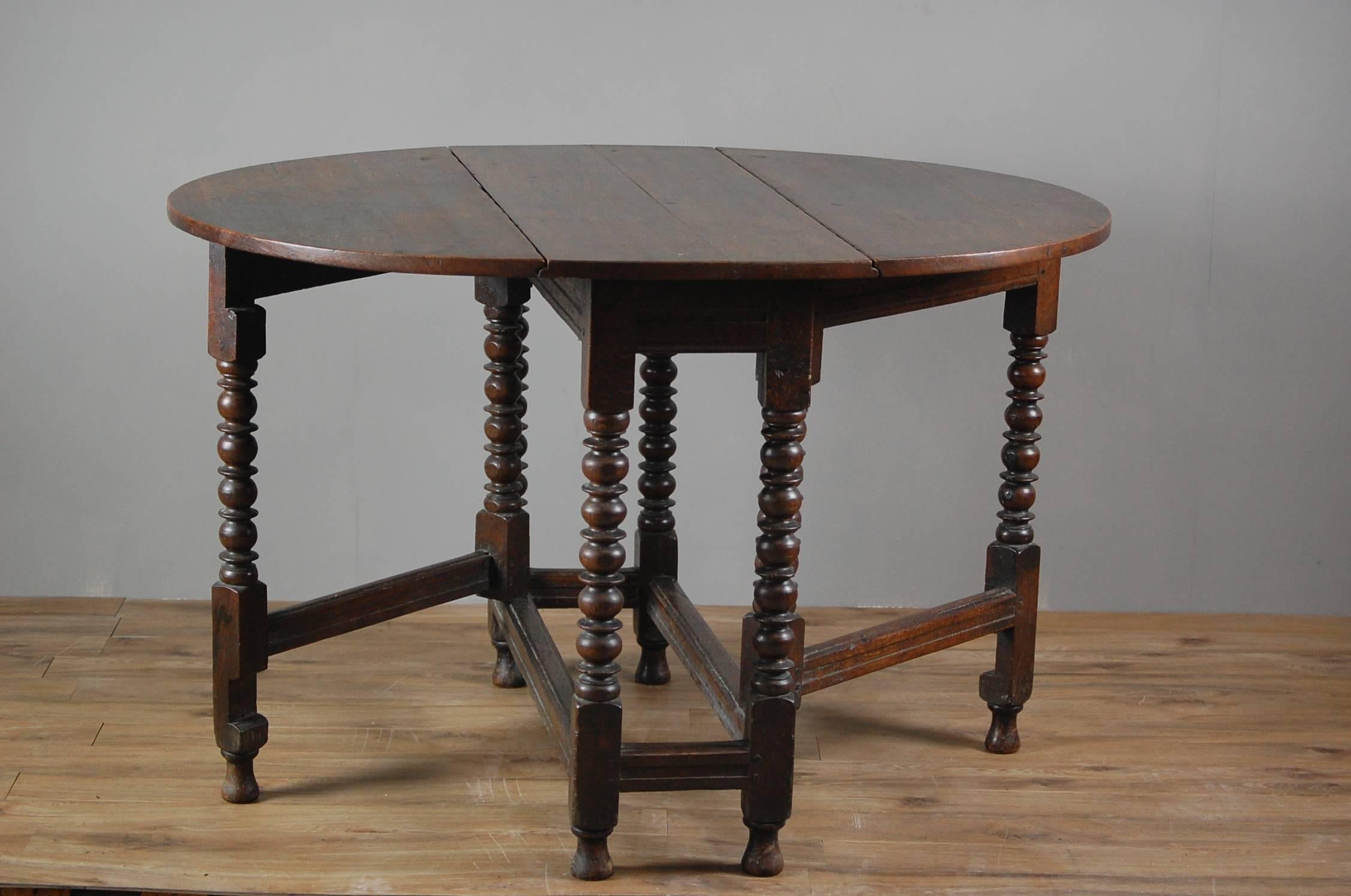 Early 19th Century English Oval Gateleg Table 3