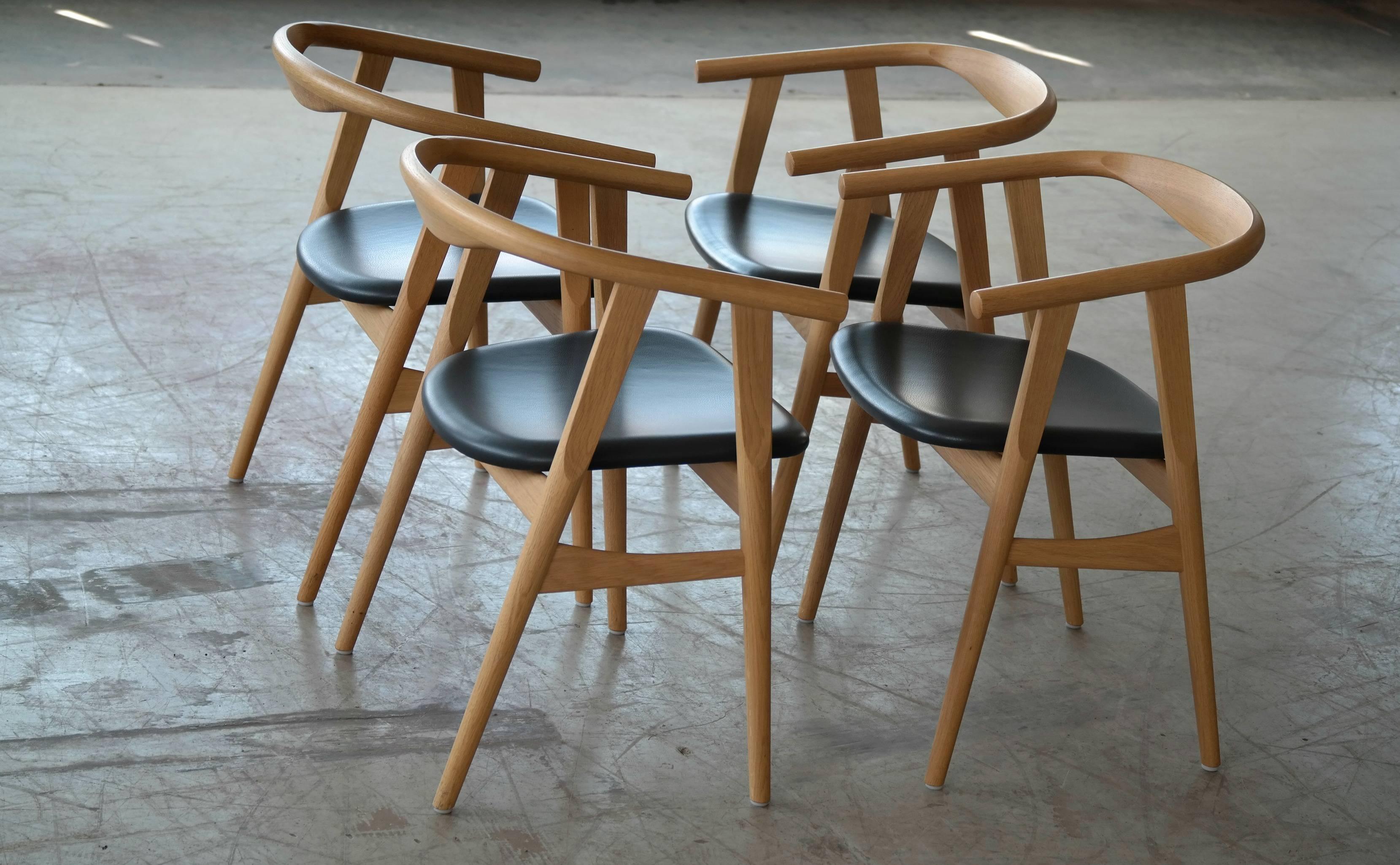 Mid-Century Modern Hans Wegner Dining Chairs in Oak Model 525 for GETAMA
