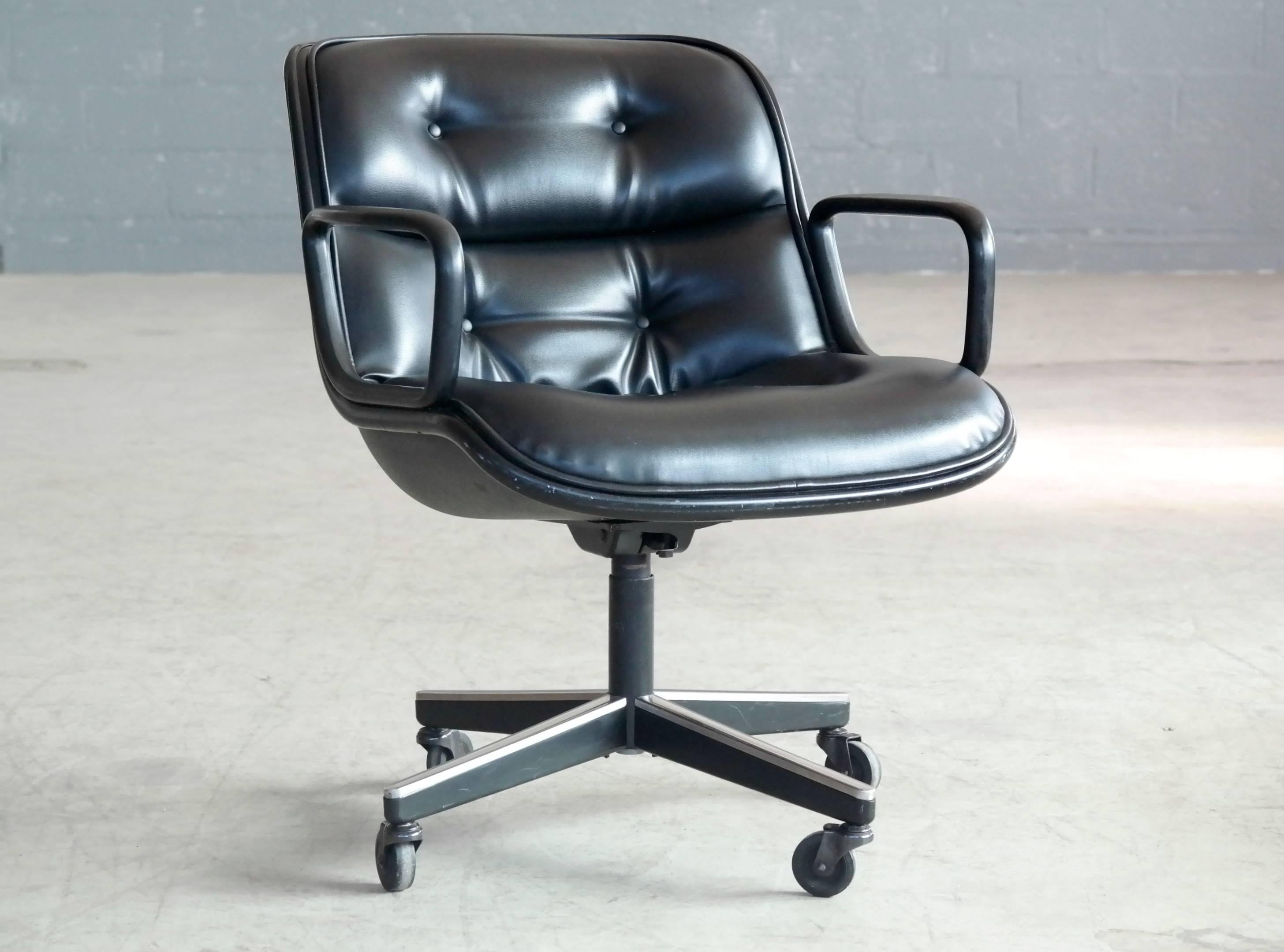 Mid-Century Modern Pair of Charles Pollock Executive Chairs in Leather for Knoll International
