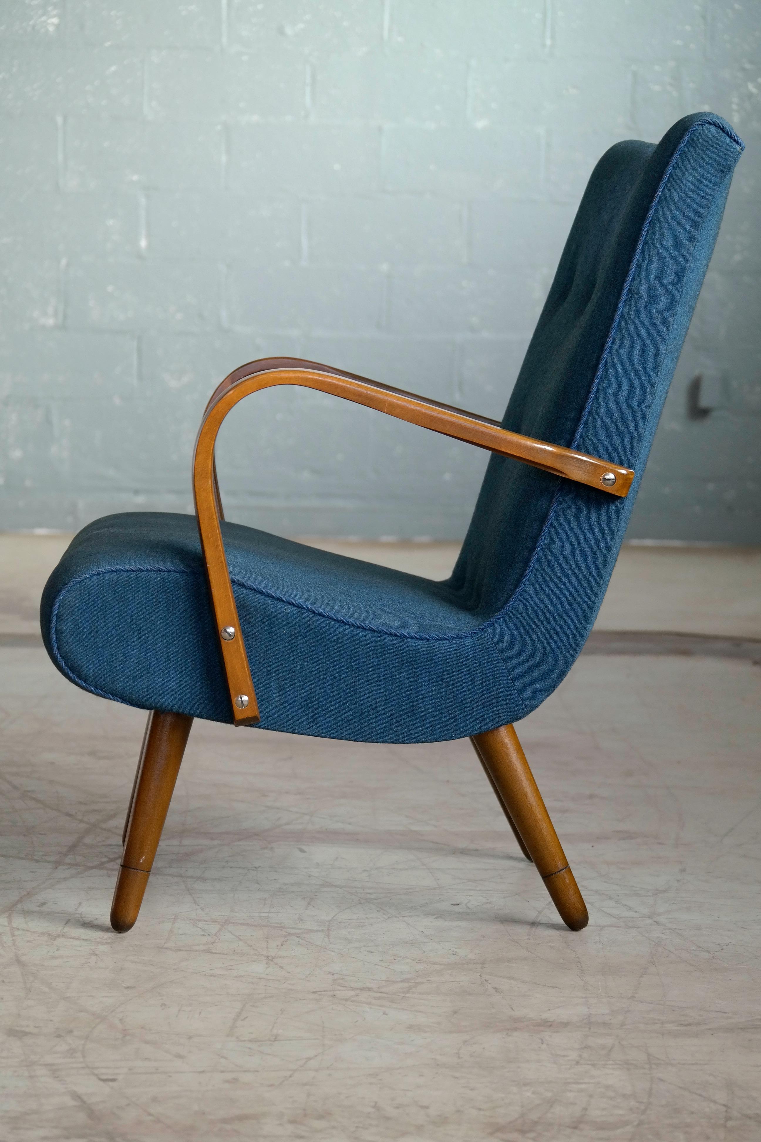 Mid-20th Century Danish Sculptural Lounge Chair with Curved Wooden Armrests, 1950s