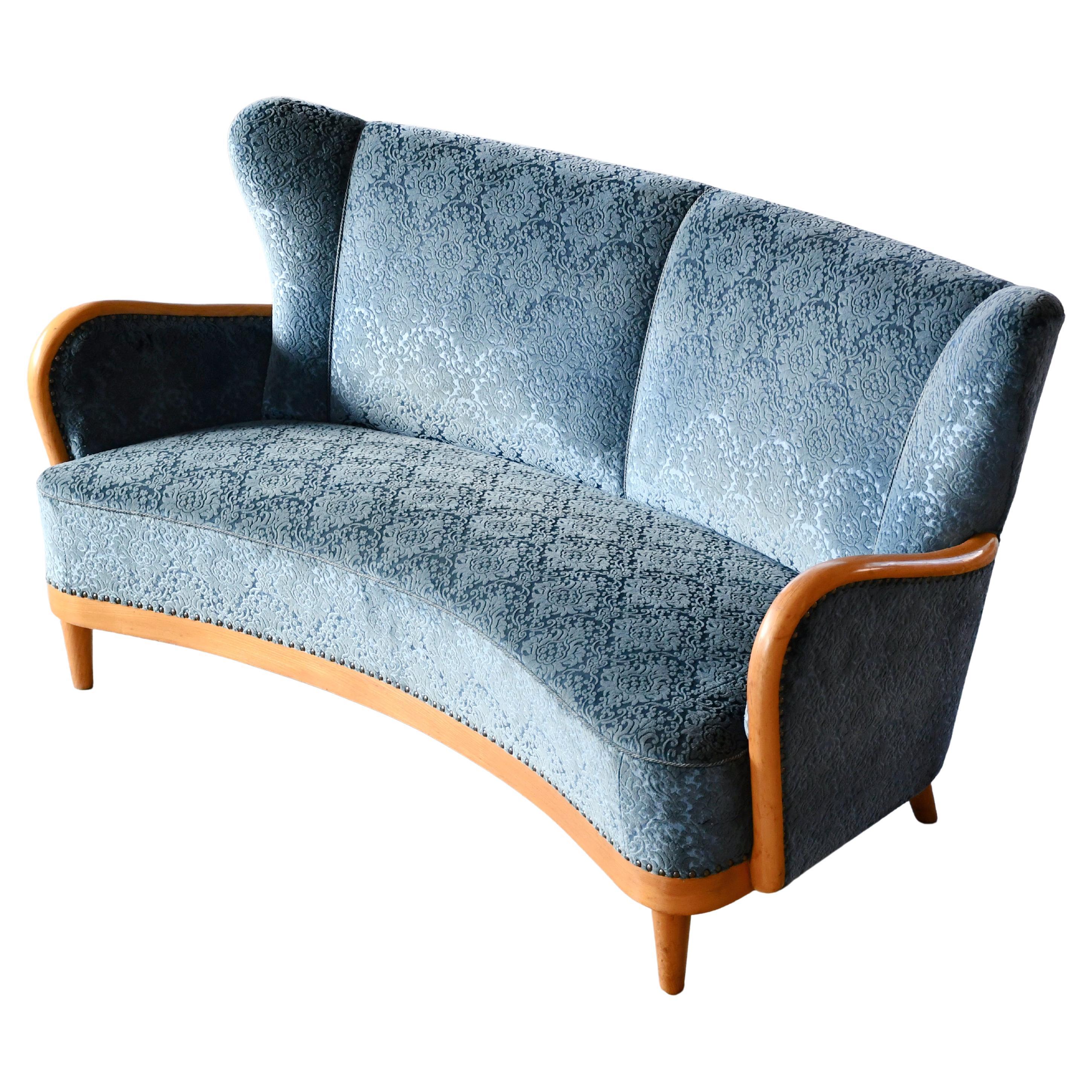 Scandinavian 1940s Curved Sofa with Open Armrests and Maple Accents For Sale