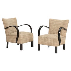 Par de sillones daneses con reposabrazos abiertos ebonizados, estilo Halabala, década de 1940
