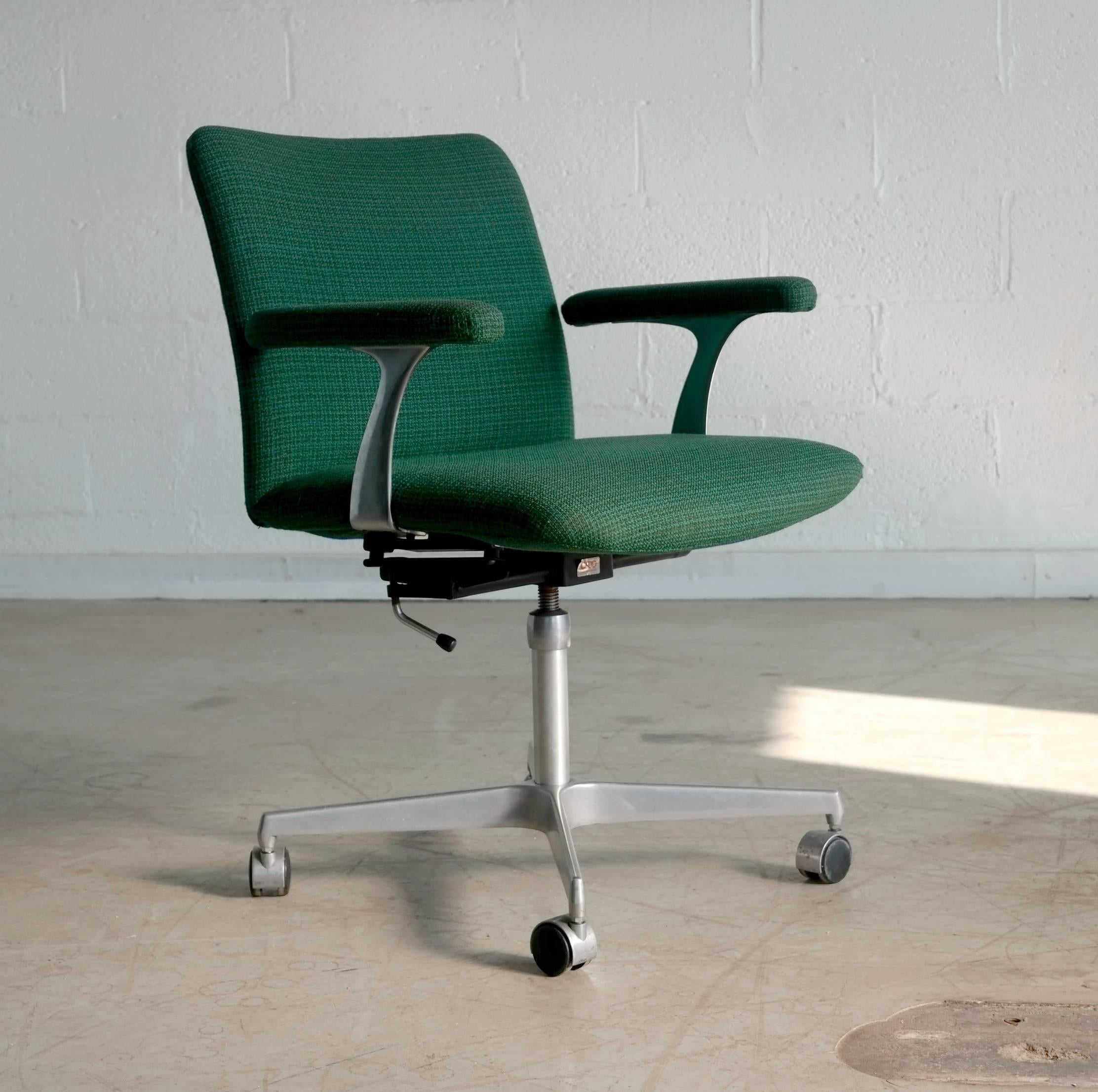 Ultra-Cool Swivel Office Chair by Cado Design Attributed to Finn Juhl In Excellent Condition In Bridgeport, CT