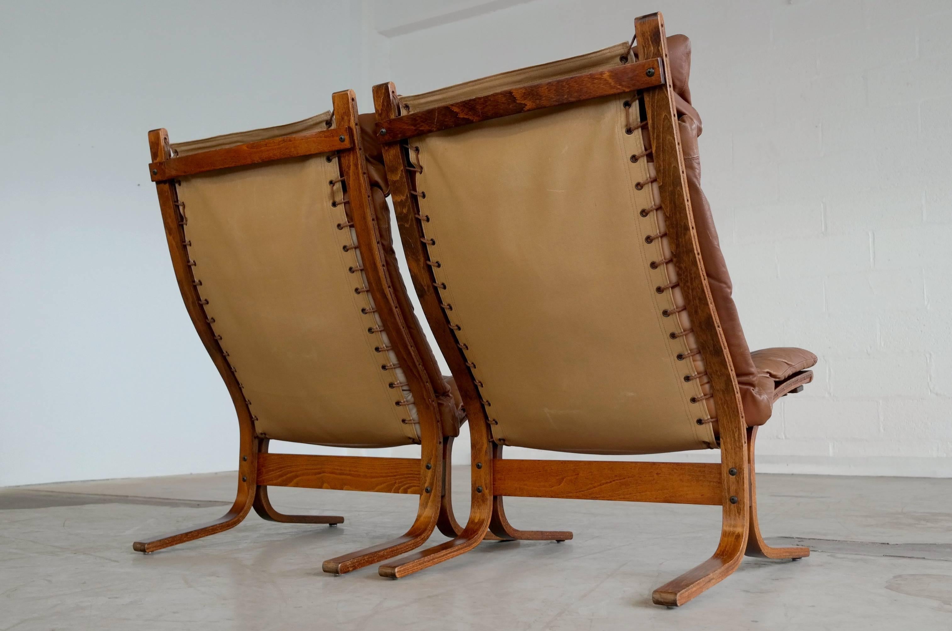 Mid-Century Modern Pair of Leather Easy Chairs Model 