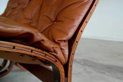 Paire de fauteuils en cuir modèle « Siesta » par Ingmar Relling pour Westnofa