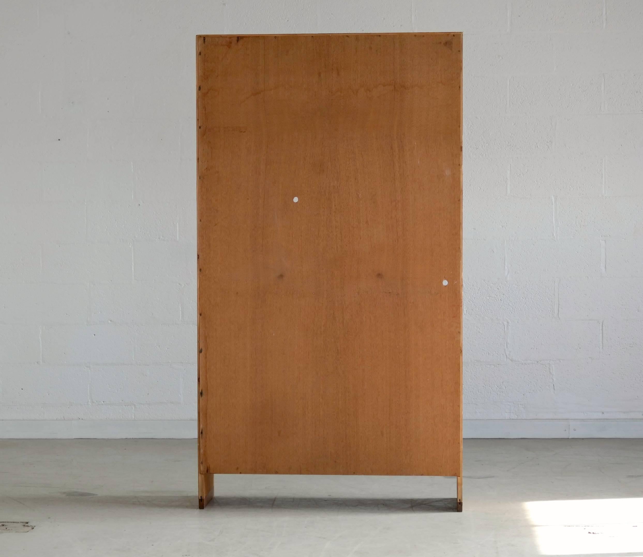  Hans Wegner for Ry Mobler Model#8 Tall Bookcase in Oak  In Excellent Condition In Bridgeport, CT