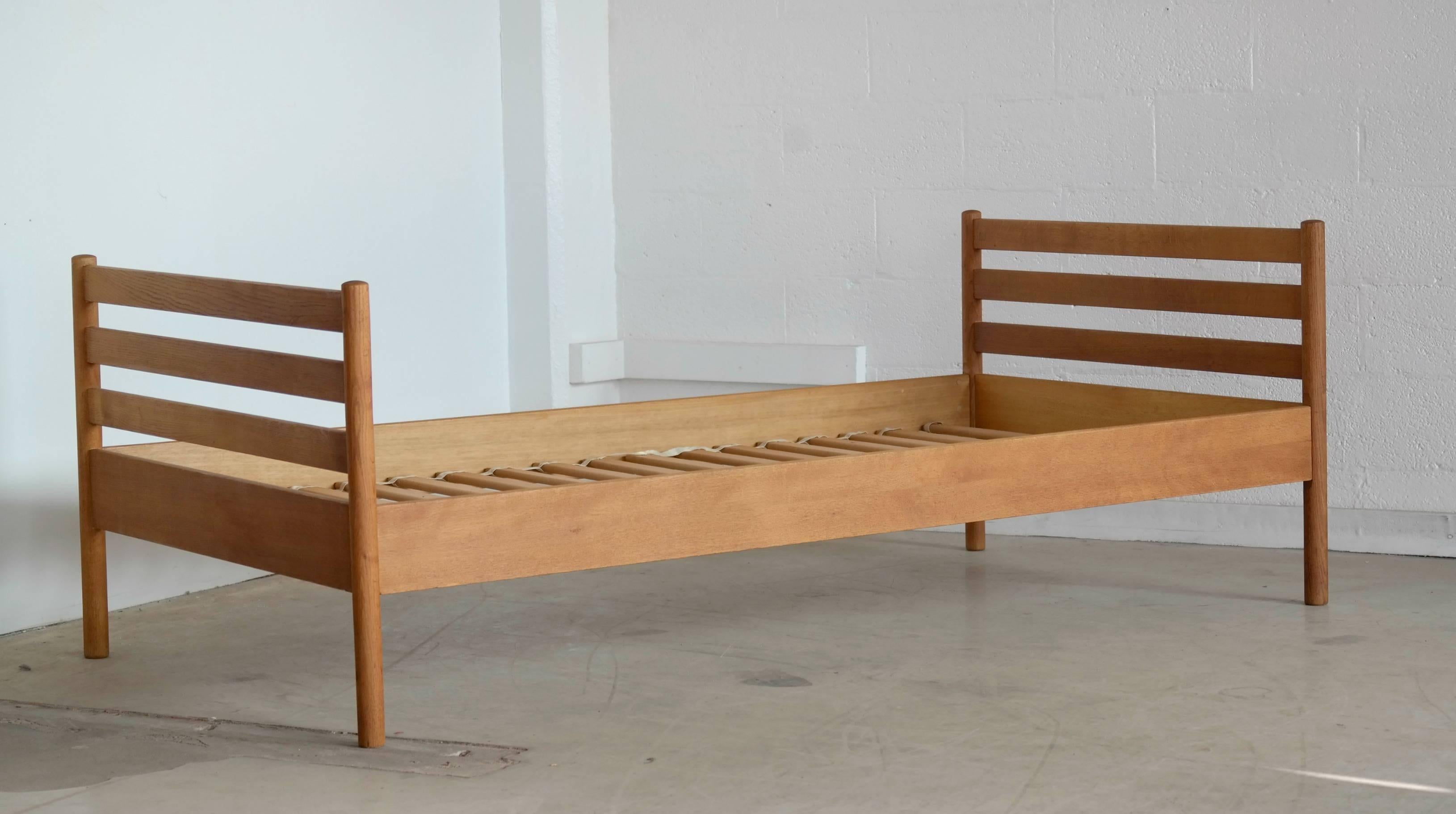 Sought after 1960s guest bed in solid oak designed by Hans Wegner for Ry Mobler, Denmark. Ry Mobler's manufacturer's stamp typically done in ink is no longer visible. Nice and wide sturdy yet very aesthetic.