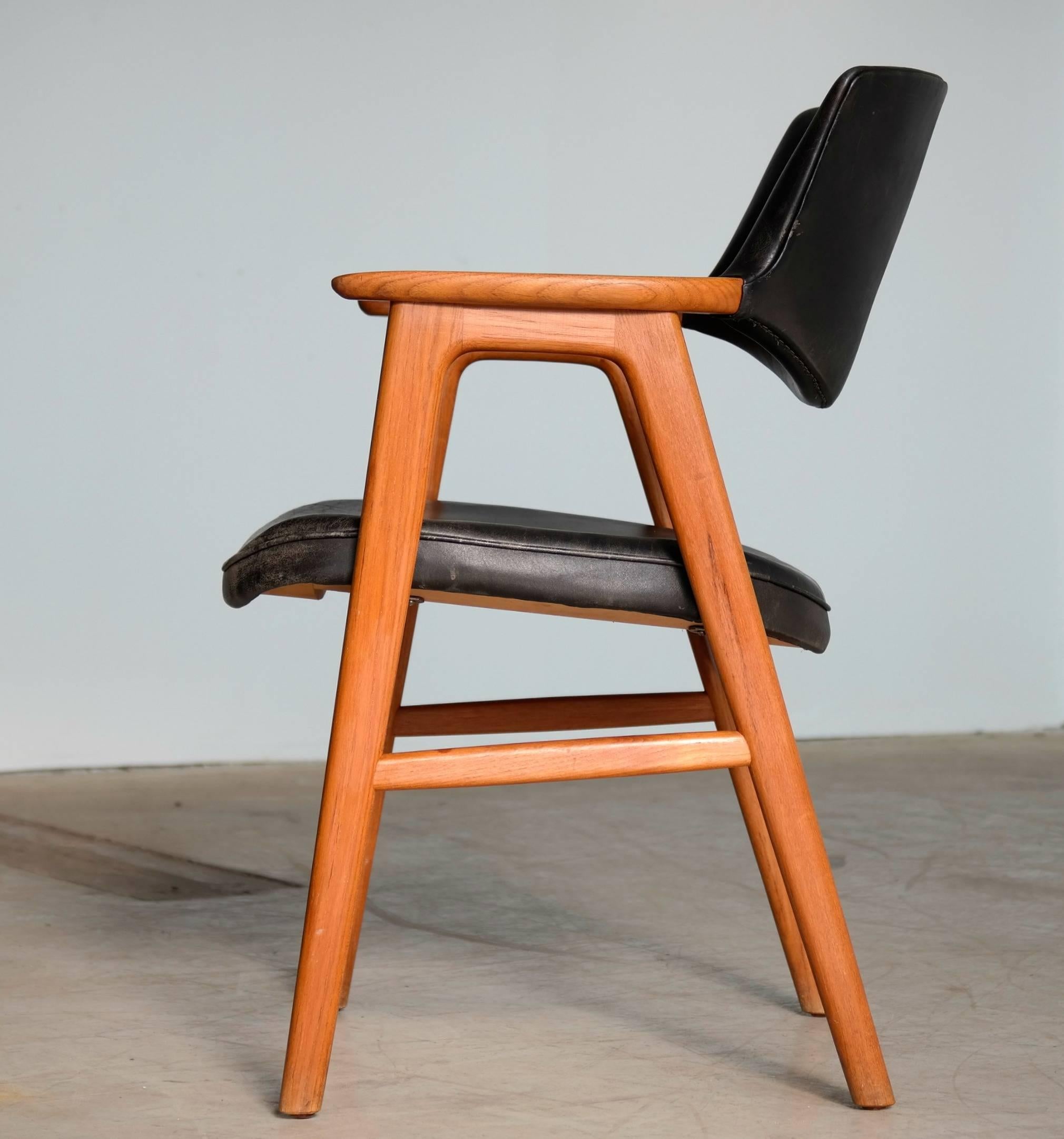 Danish  Erik Kirkegaard for Høng Set of 4 Dining Chairs in Teak and Leather  