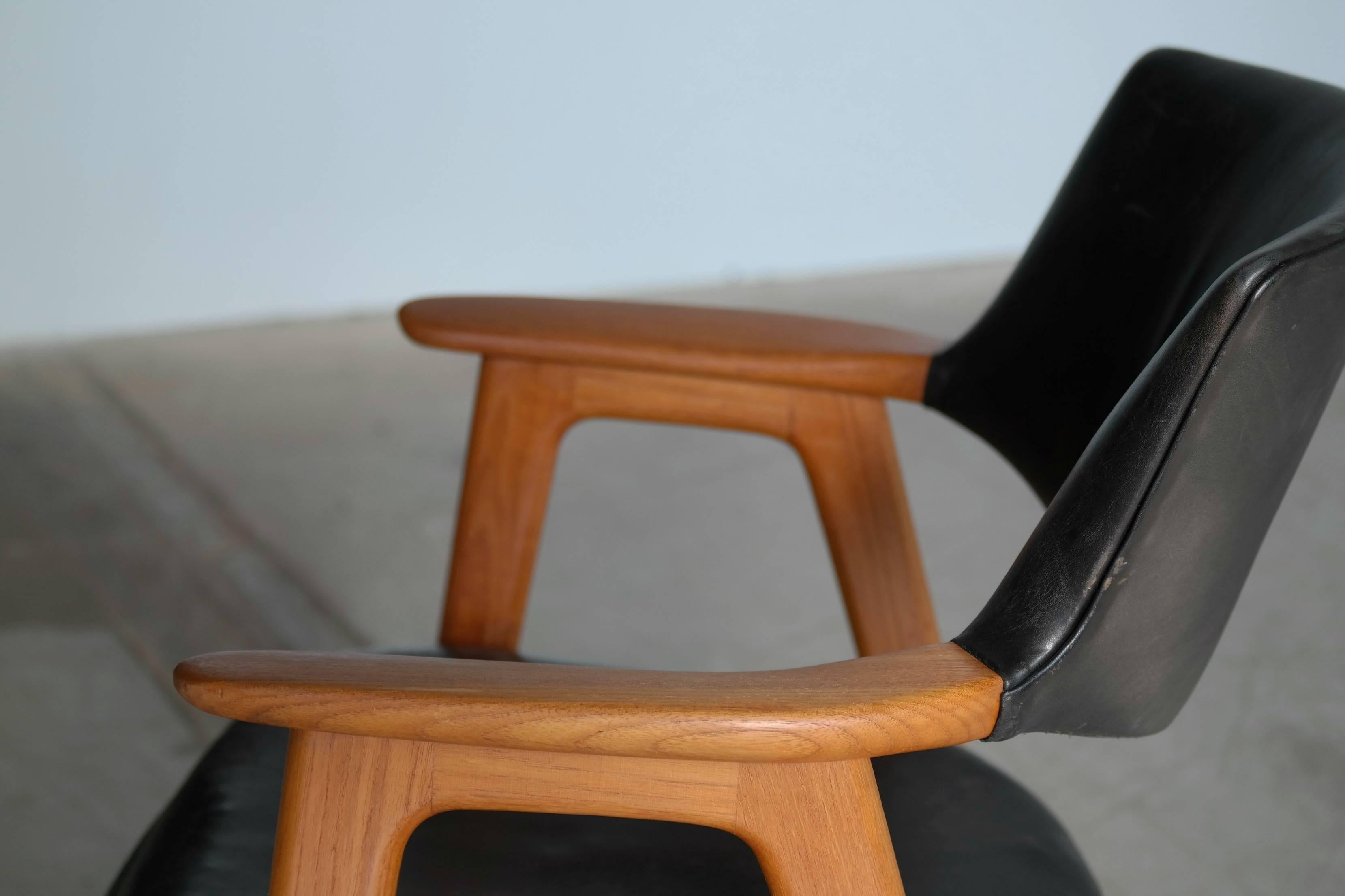 Mid-20th Century  Erik Kirkegaard for Høng Set of 4 Dining Chairs in Teak and Leather  