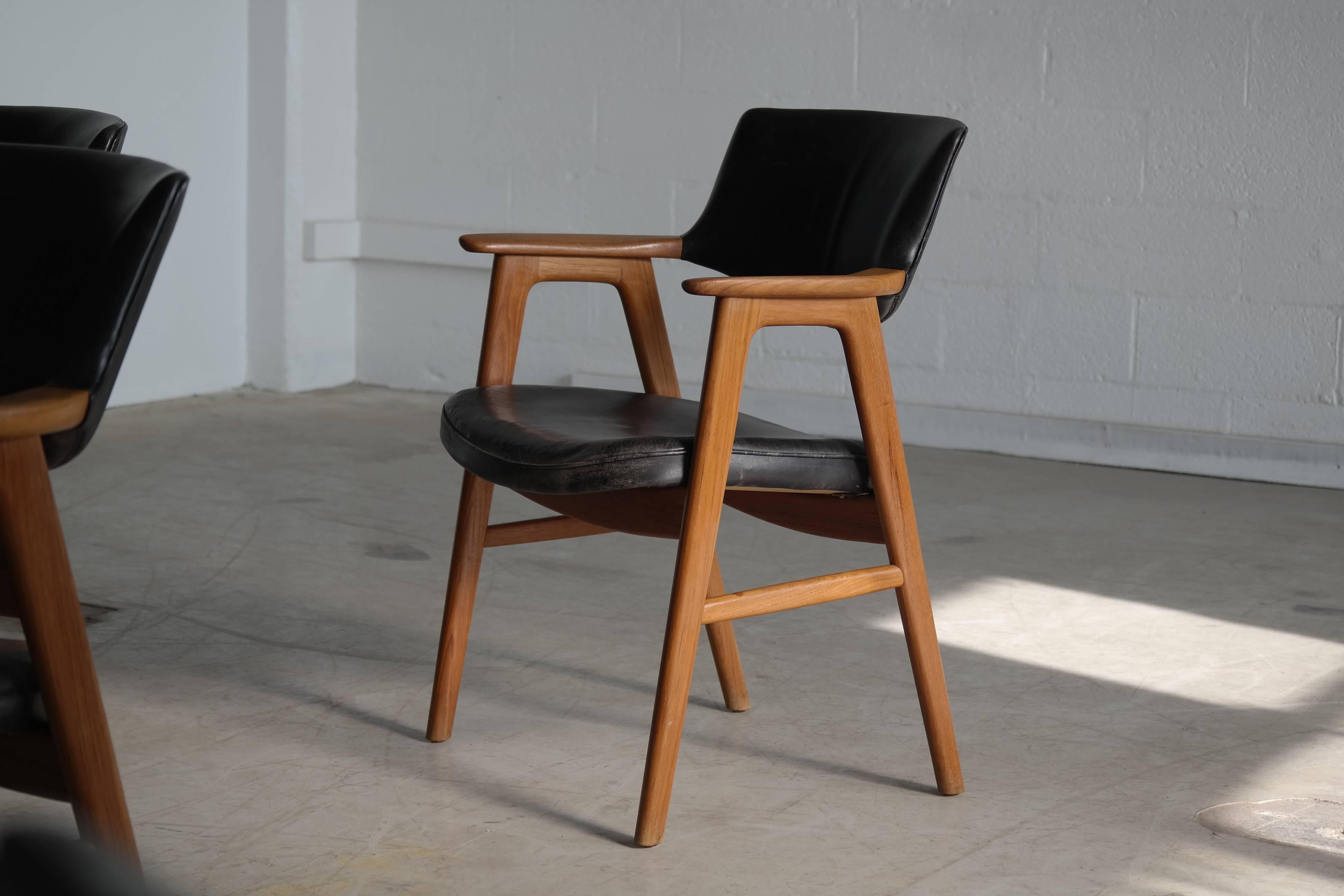 Erik Kirkegaard for Høng Set of 4 Dining Chairs in Teak and Leather   1